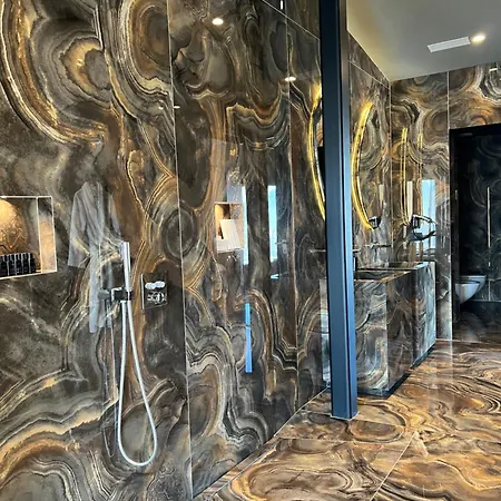 Arka Art Hotell 5*