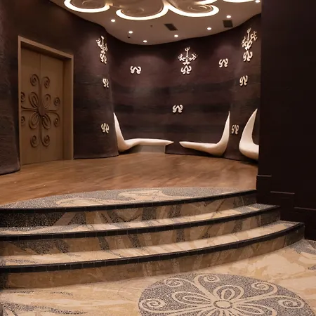 Arka Art Hotell 5*